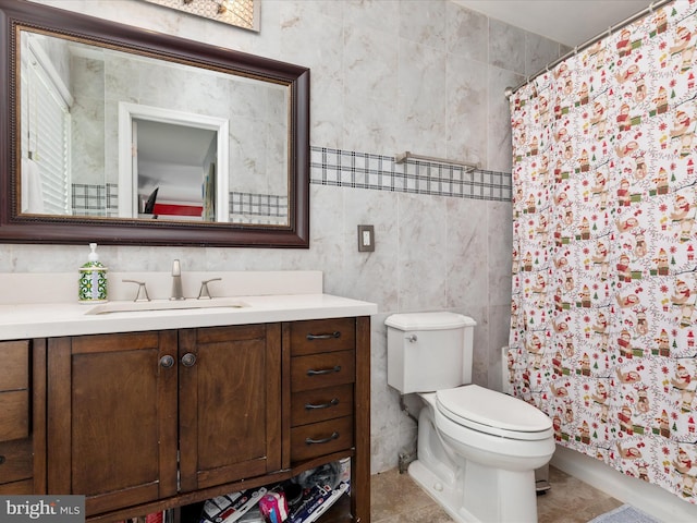 244 Raintree Blvd, Stafford, VA 22556 - bathroom featuring toilet, curtained shower, vanity, and tile walls