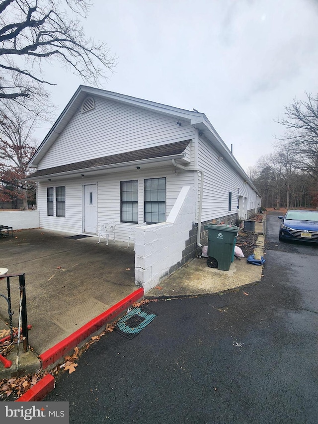 view of front of property