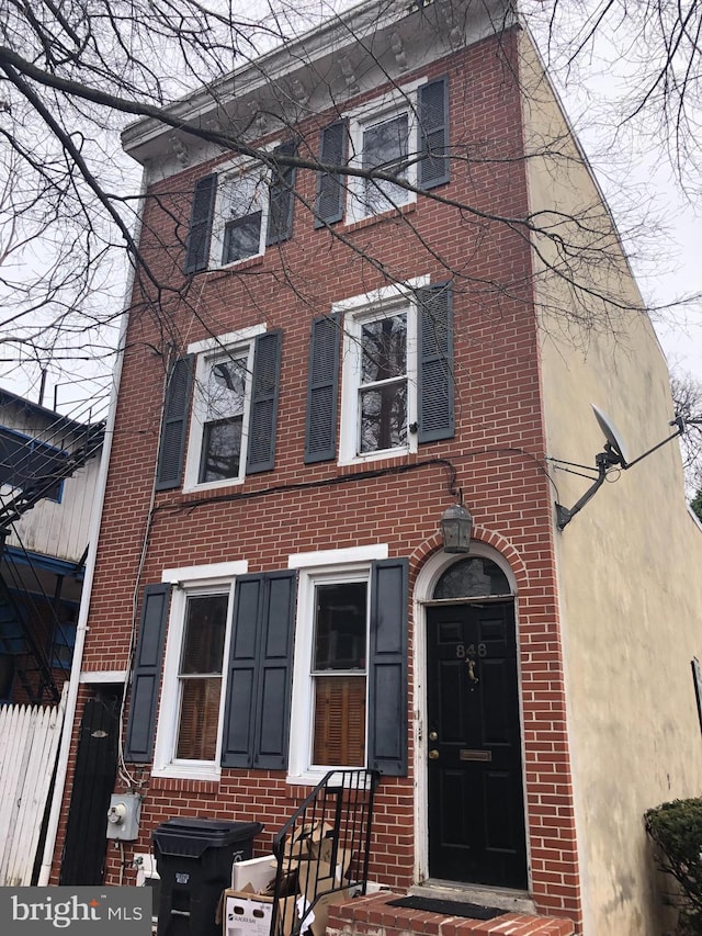 view of front facade with brick siding