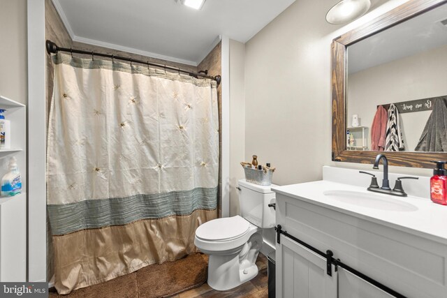 full bathroom with visible vents, a shower with shower curtain, toilet, crown molding, and vanity