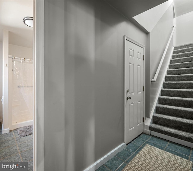 entryway featuring stairway and baseboards