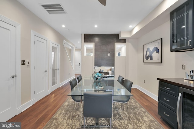 dining space with beverage cooler, baseboards, visible vents, dark wood-style flooring, and recessed lighting