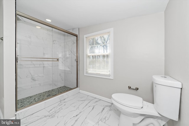 full bathroom featuring toilet, marble finish floor, recessed lighting, a marble finish shower, and baseboards