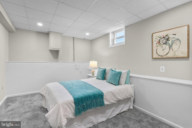 bedroom with carpet floors, baseboards, a drop ceiling, and recessed lighting