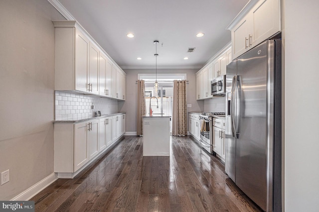 kitchen featuring dark wood-style floors, a center island with sink, baseboards, and stainless steel appliances