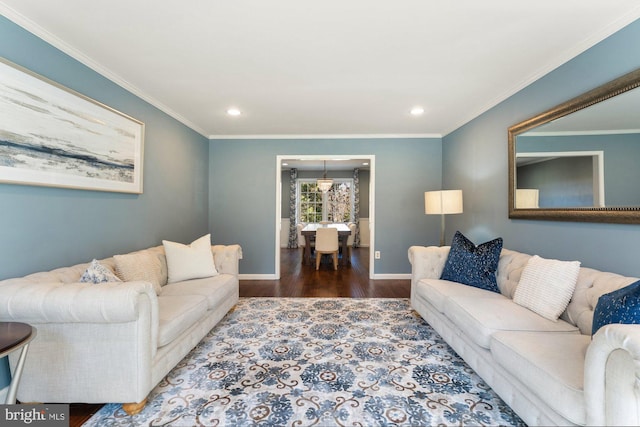 living room featuring ornamental molding, recessed lighting, wood finished floors, and baseboards