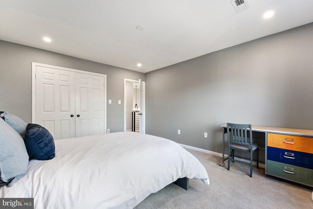 bedroom with light carpet, baseboards, visible vents, and recessed lighting