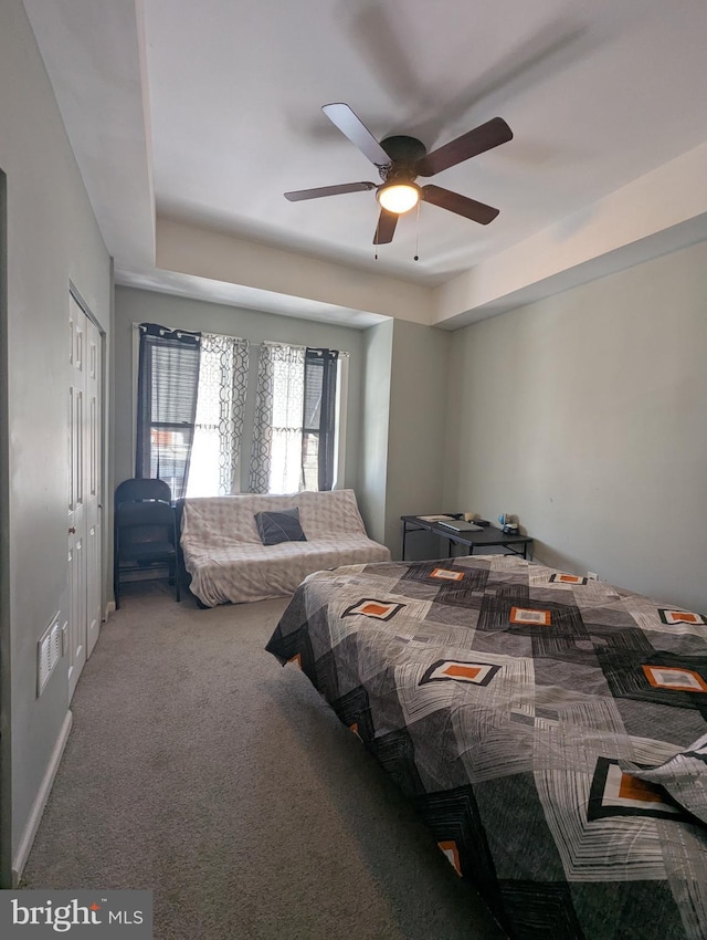 bedroom featuring a ceiling fan, carpet, visible vents, and a closet