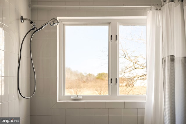 details with a tile shower