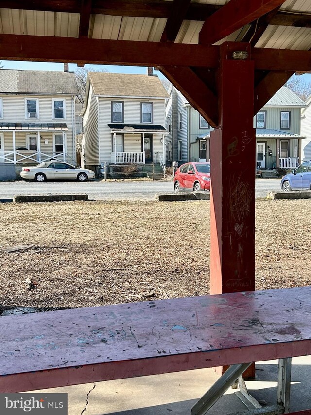 view of yard with a residential view