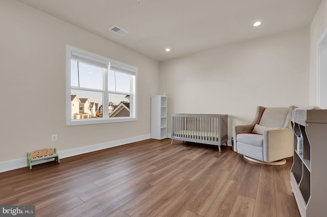 sitting room featuring visible vents, recessed lighting, baseboards, and wood finished floors