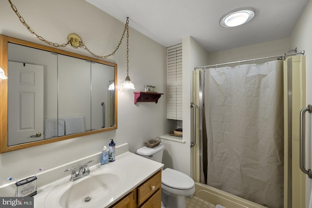 full bathroom featuring toilet, vanity, and a shower with shower curtain