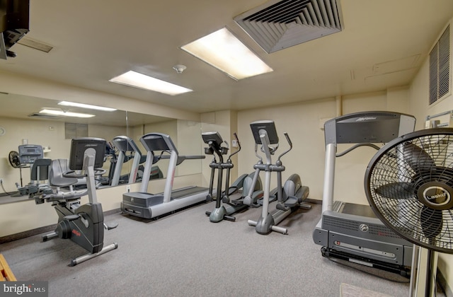 workout area with visible vents and baseboards