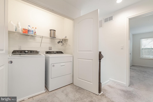 washroom with light colored carpet, laundry area, visible vents, baseboards, and independent washer and dryer