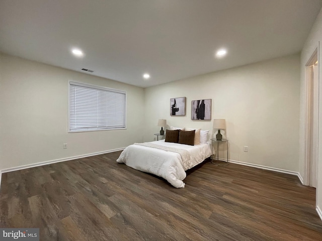 bedroom with dark wood-type flooring, recessed lighting, visible vents, and baseboards