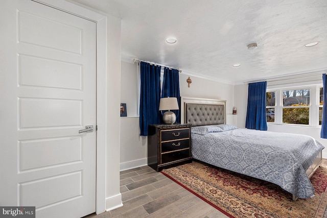 bedroom featuring baseboards, dark wood-style flooring, and recessed lighting