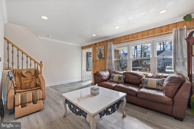 living area with baseboards, recessed lighting, wood finished floors, and crown molding