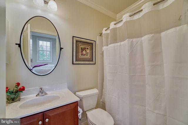 full bath with crown molding, toilet, curtained shower, and vanity