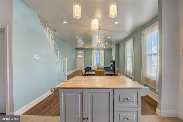 kitchen with recessed lighting, a center island, hanging light fixtures, and baseboards