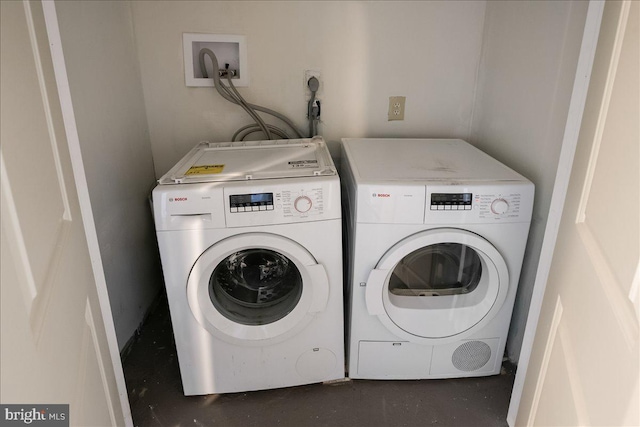 laundry area with laundry area and washing machine and clothes dryer