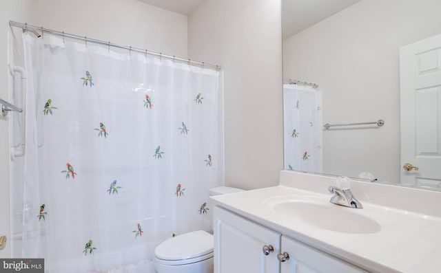 full bath featuring curtained shower, vanity, and toilet