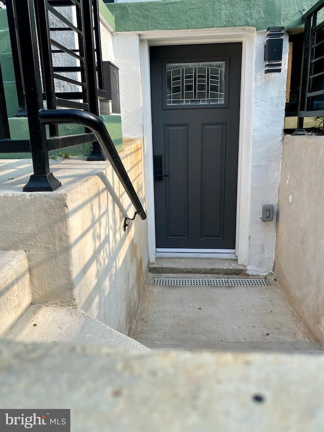 property entrance featuring stucco siding