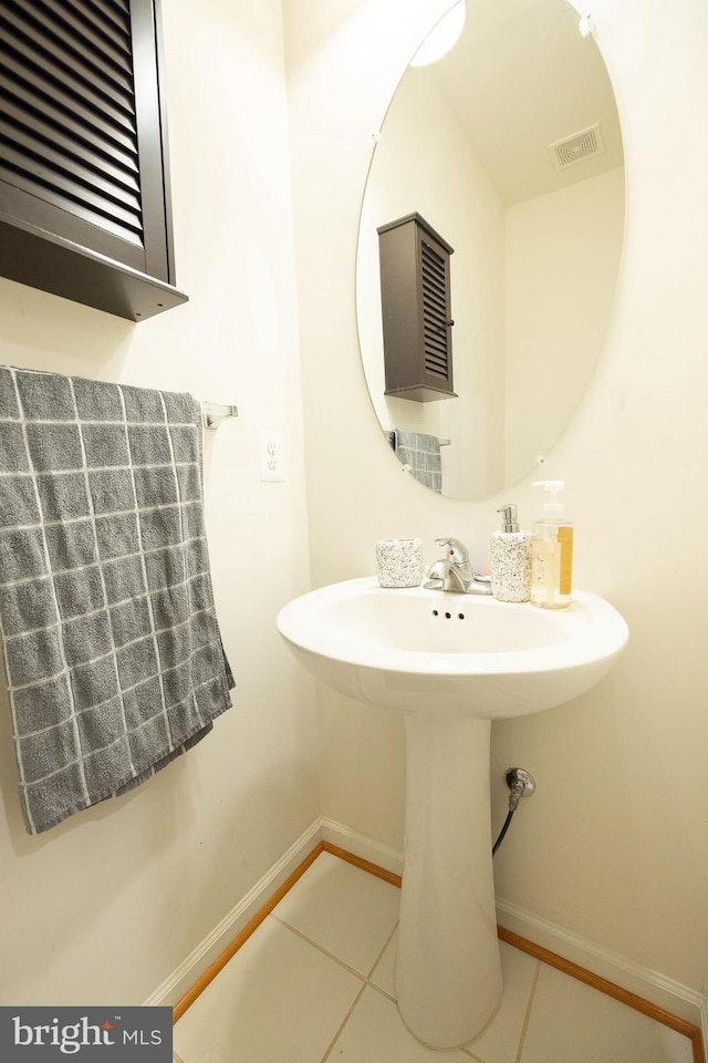 bathroom with visible vents, baseboards, and tile patterned floors