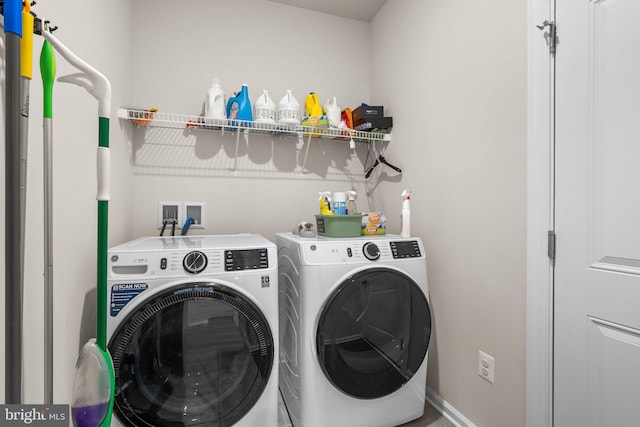 laundry area with laundry area, baseboards, and washing machine and clothes dryer