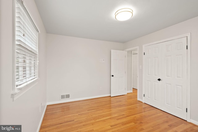 5924 Kimble Ct, Falls Church, VA 22041 - unfurnished bedroom featuring a closet, visible vents, baseboards, and light wood-style flooring