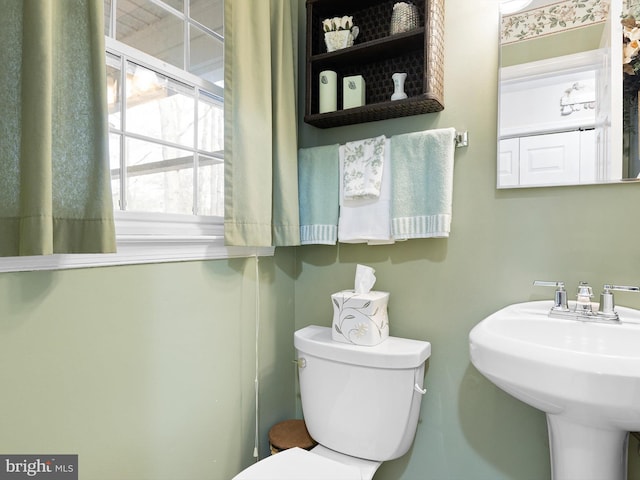 bathroom featuring a sink and toilet