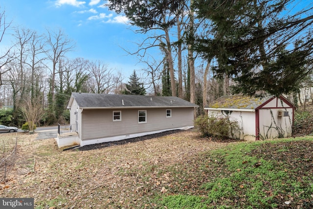 rear view of house featuring an outbuilding