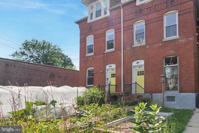 view of front facade with brick siding