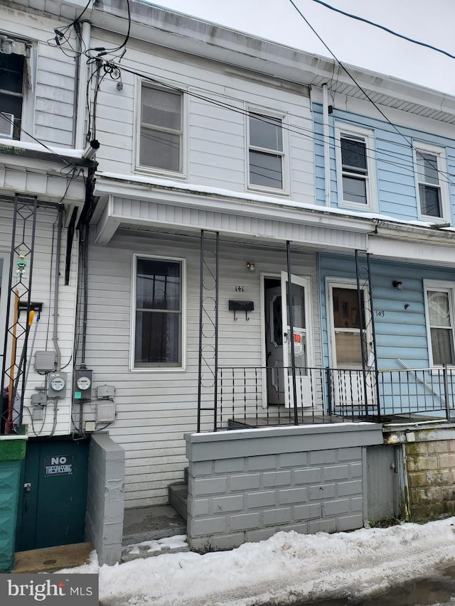 townhome / multi-family property featuring a porch