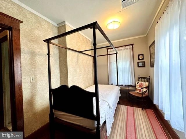 bedroom with visible vents and ornamental molding