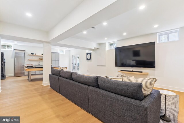 living area with recessed lighting, visible vents, light wood finished floors, and a healthy amount of sunlight