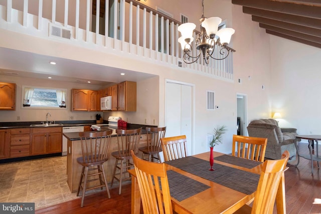 dining room with recessed lighting, visible vents, a notable chandelier, and light wood-style flooring