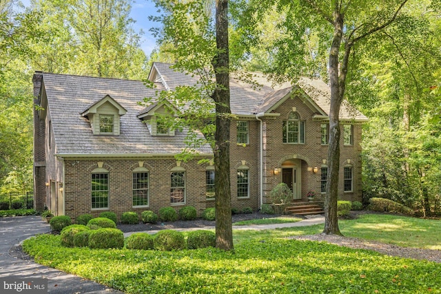 view of front of home featuring a front yard and brick siding