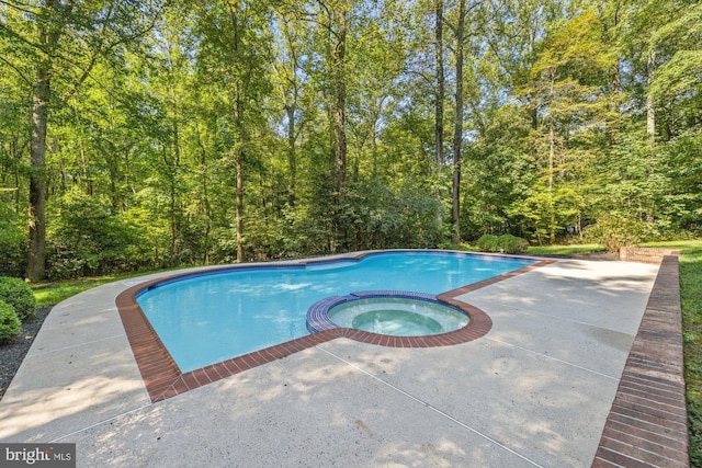 view of swimming pool with a pool with connected hot tub