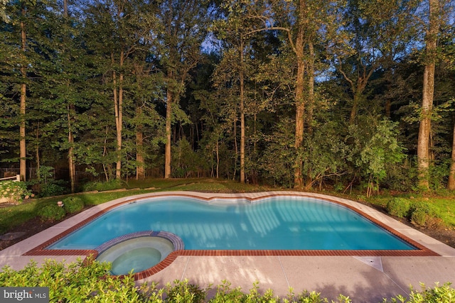 view of swimming pool featuring a pool with connected hot tub