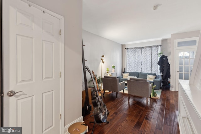 living area featuring dark wood-style floors and baseboards