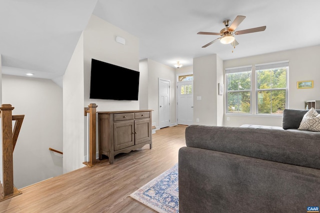 living room featuring light wood-style floors and ceiling fan