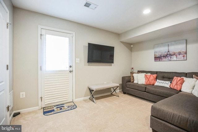 living area with baseboards, visible vents, carpet flooring, and recessed lighting