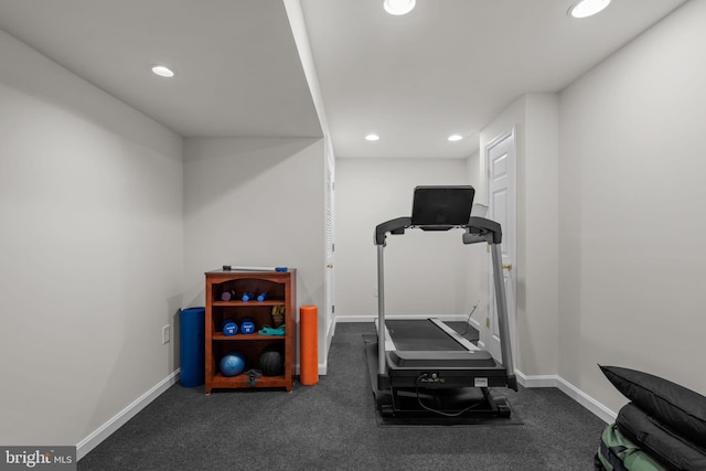 exercise area with recessed lighting and baseboards