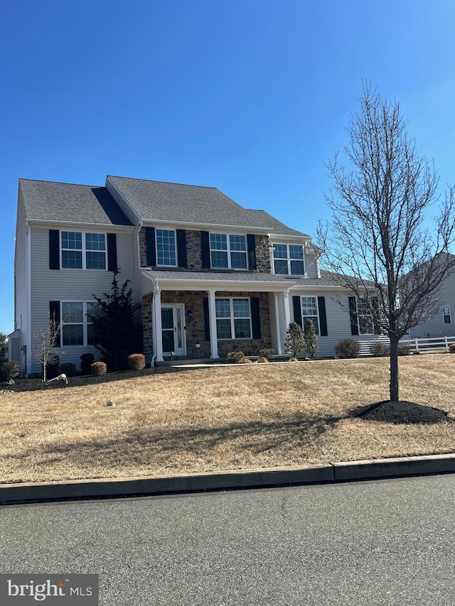 view of front facade with a front lawn