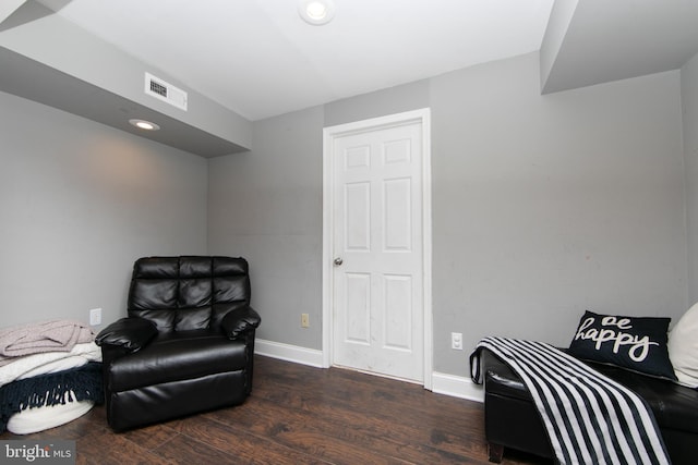 living area with recessed lighting, wood finished floors, visible vents, and baseboards