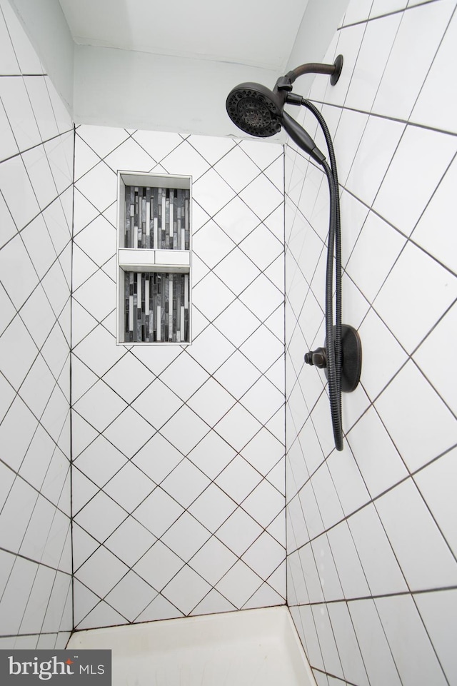 interior space featuring a tile shower