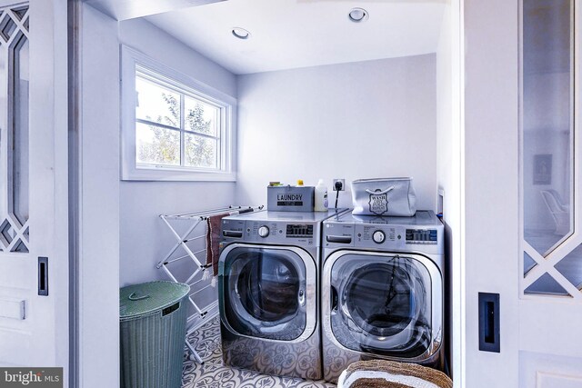 washroom with laundry area, washer and clothes dryer, and recessed lighting