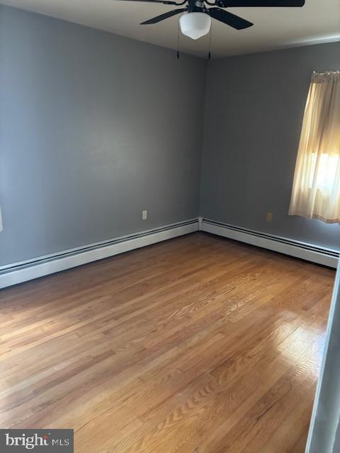 empty room featuring wood finished floors and a ceiling fan