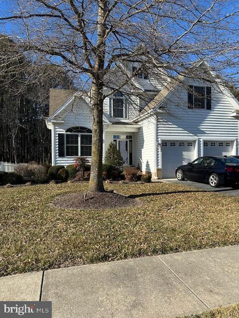 view of front facade with driveway and a garage