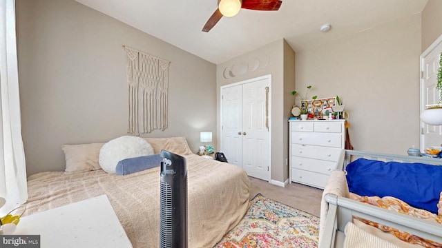 bedroom with a closet, ceiling fan, lofted ceiling, and carpet floors